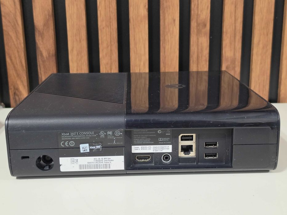 Xbox 360 E 250GB complet