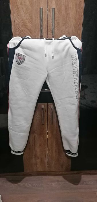 Продавам мъжки ватиран екип