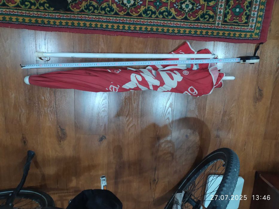 Пляжный зонт 2 метра в отличном состоянии Coca Cola.Спицы метал 8 ряд