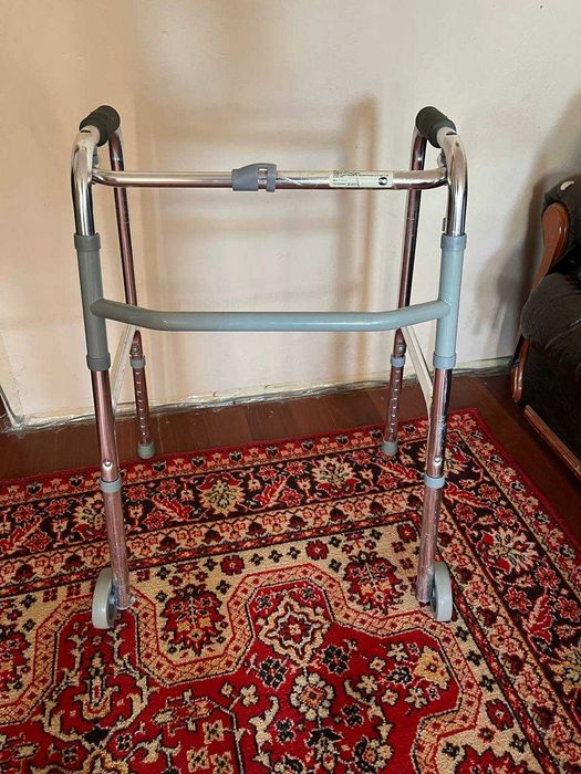 Ходунок для пожилых