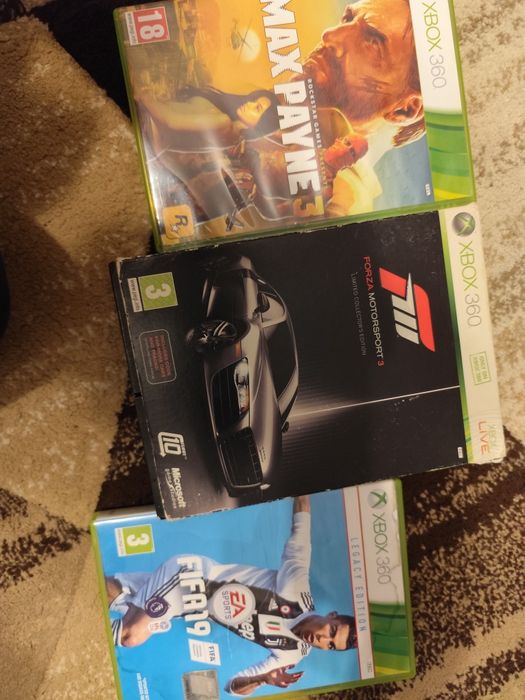 Vând Xbox360 cu 4 jocuri +2controalere