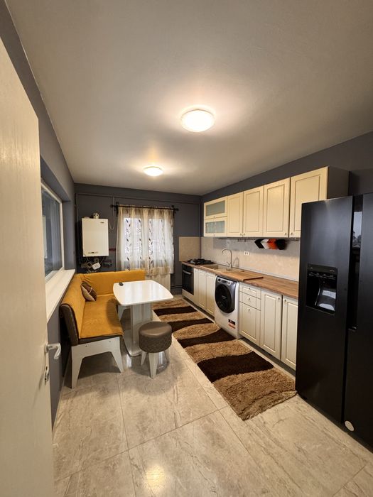 Inchiriez apartament 4 camere