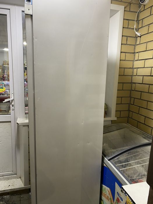 Продам витринный холодильник