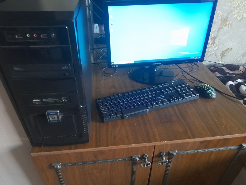 Компьютер в полной комплектации.