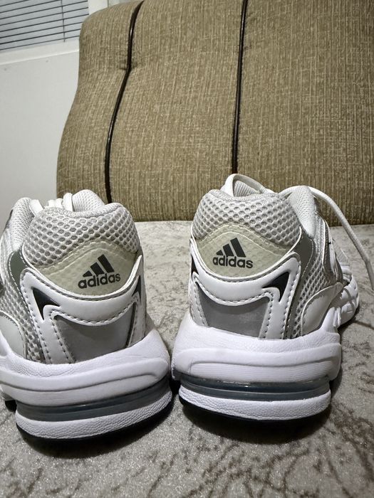 Adidas маратонки