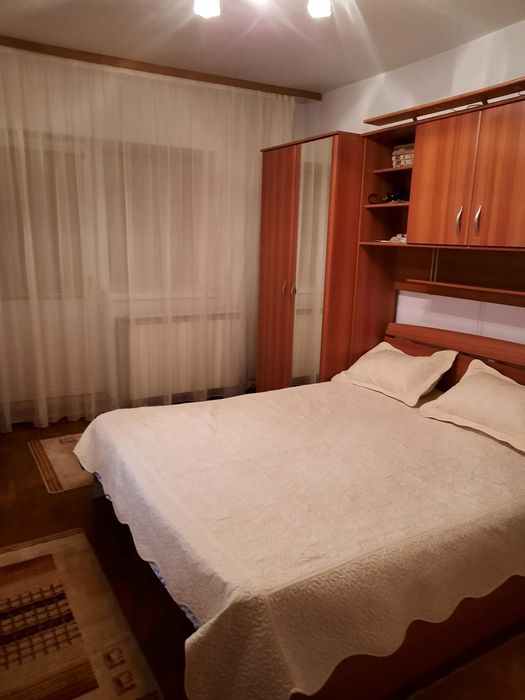 Închiriere apartament 3 camere
