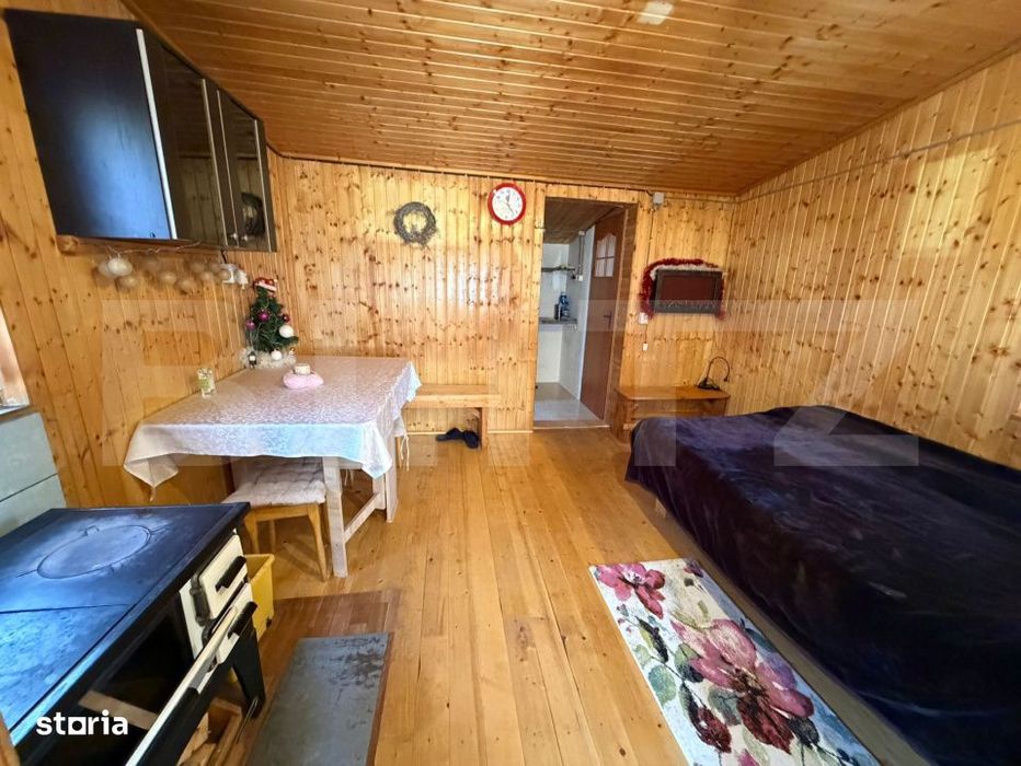 Casa de vacanta si teren intravilan, 425 mp, Valea Ierii