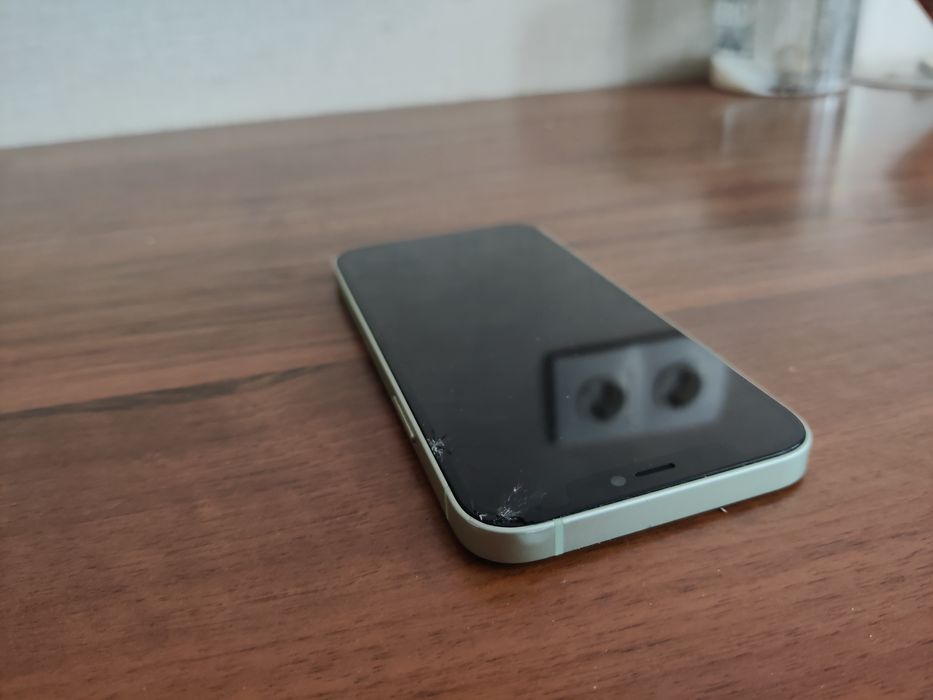 Продам Iphone 12