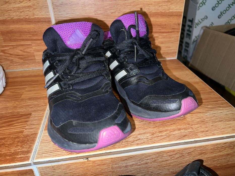 Adidasi dama marca Adidas