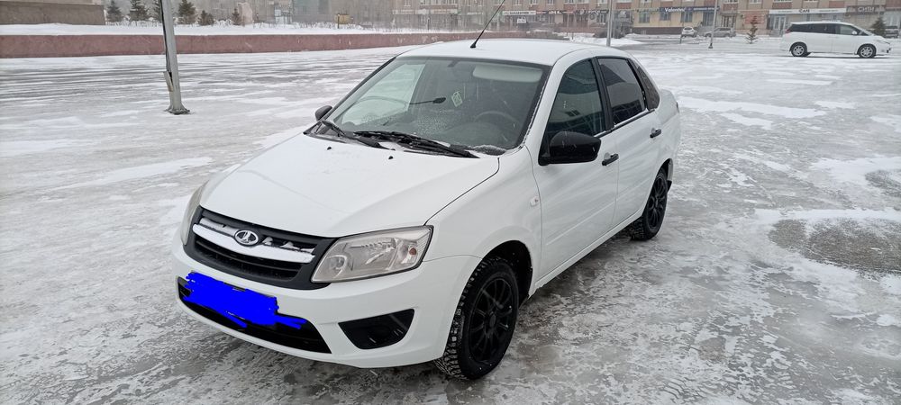 Лада Гранта 2018 , без вложений.