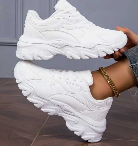 Кроссовки женские