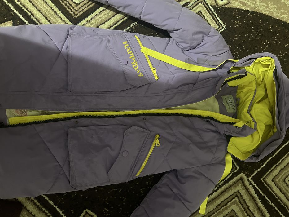 Продам куртку на девочку