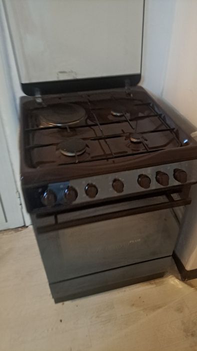 Продам газ плиту Кайзер