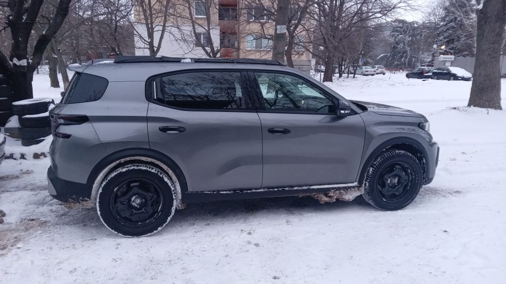 Комплект оригинални джанти с гуми и тасове от  Citroen c3 aircross 2025