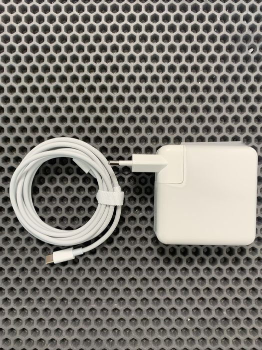 Зарядное устройство для macbook type c 61 ватт.