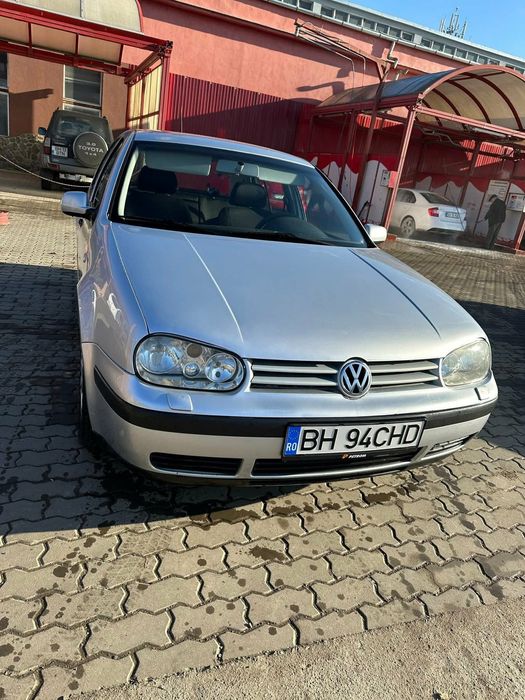 Vand golf 4 1.6 benzina