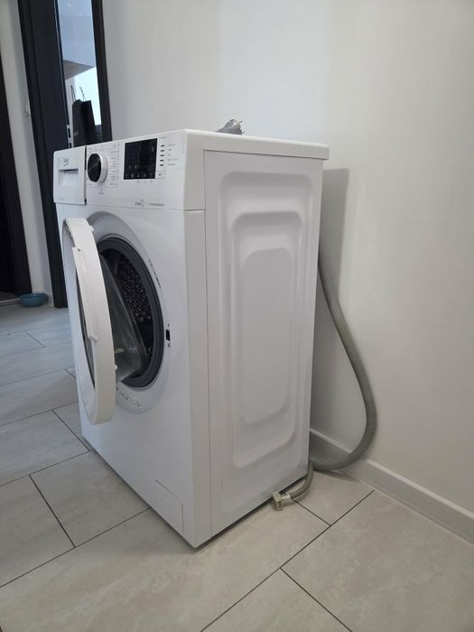 Продавам пералня beko
