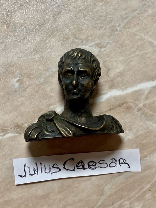 Реплики на бронзови бюстове