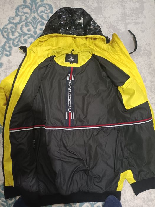 Продам демисезонную курточку для девочки.