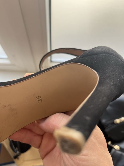 Продам 2000  тенге , босоножки