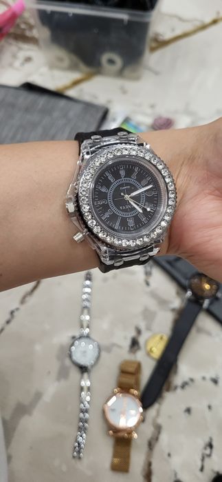 Часы женские новые