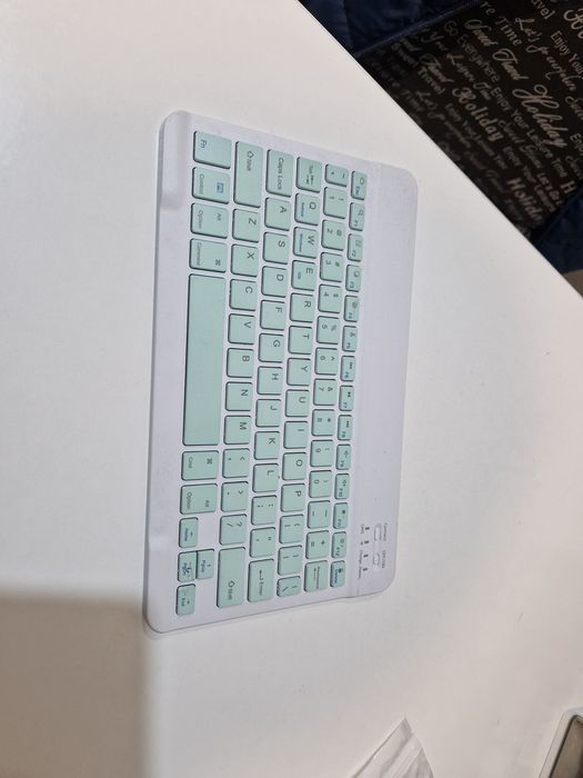 Tastatura Bluetooth perfect funcționala