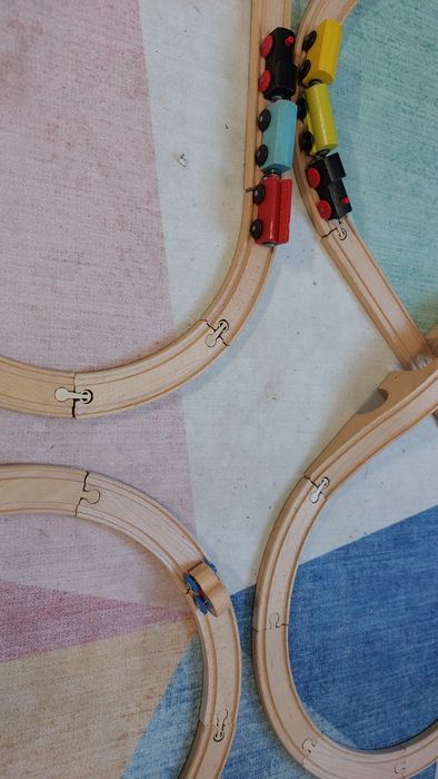 Детски дървени релси с влакчета