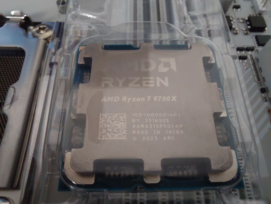 Процессор AMD Ryzen 7 9700x + Плата Gigabyte B850m