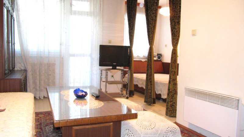 Дава се под наем Едностаен апартамент в Бургас, Лазур - 45 кв.м за 280.5 € - Снимка #1