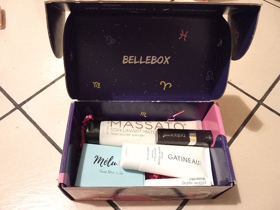 Чисто нови козметични комплекти