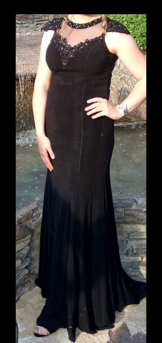 Официална черна рокля