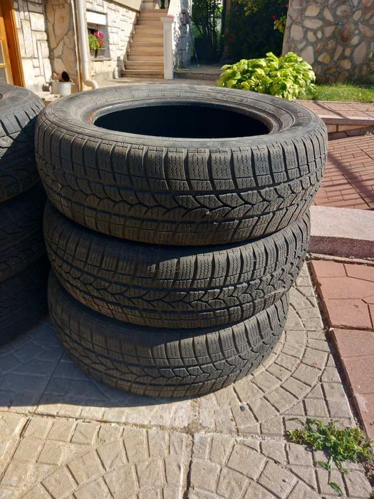 Продавам гуми и  джанти за Голф 3, употребявани,запазени