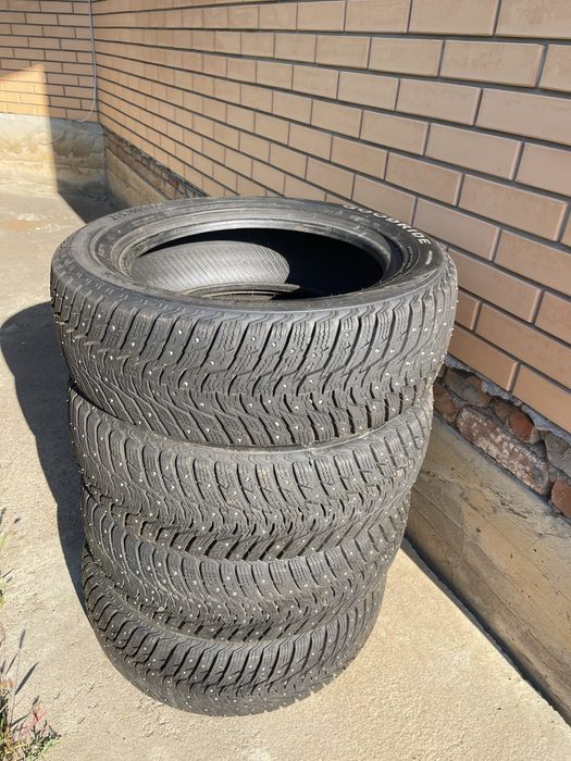 Продам зимние шипованные шины
