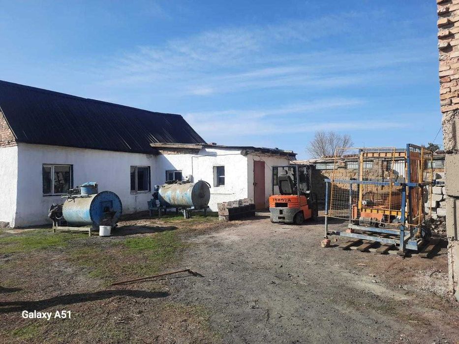 Продаётся 2 дома на одной территории.