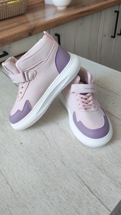 Новые детские кроссовки