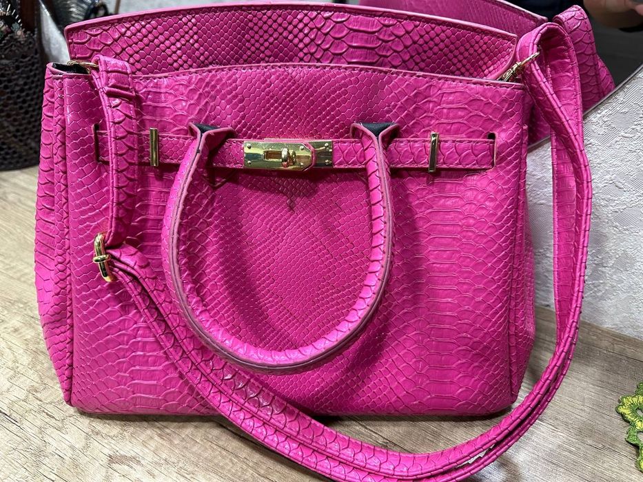 Продается  яркая сумка