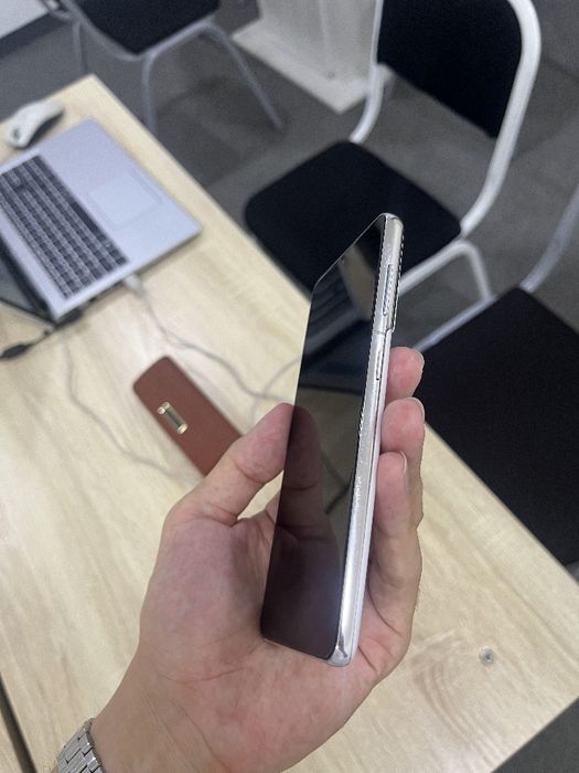 Samsung S21 2-SIM Snapdragon 8/128