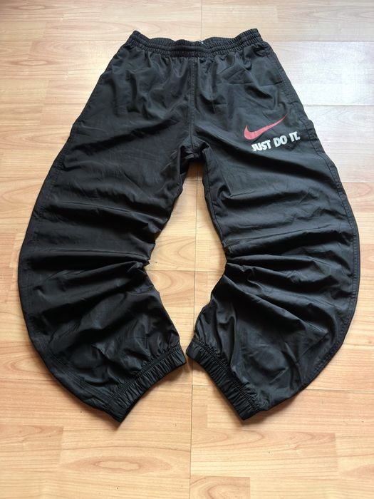 Pantaloni pants parachute joggers vintage cuffed Nike black nylon