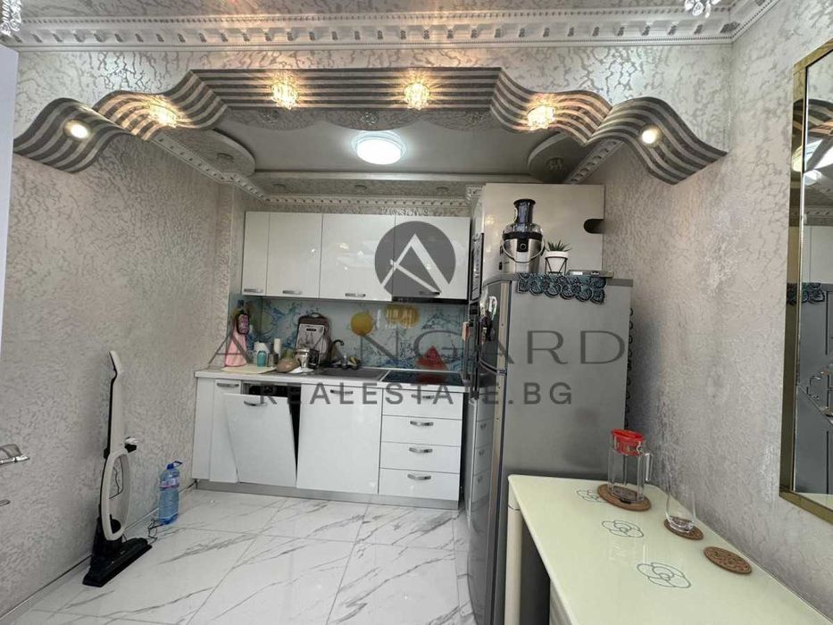 Продава се Тристаен апартамент в Пловдив, Тракия - 80 кв.м за 2807 €/кв.м - Снимка #5