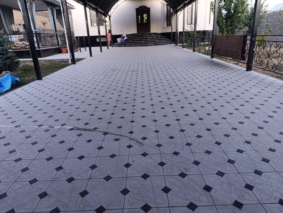 Брусчатка бордюр латок люк