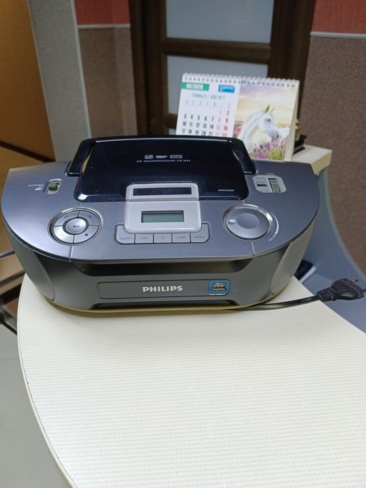 Продам магнитофон Philips