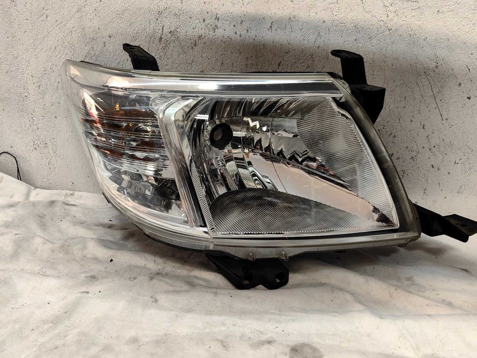Оригинален   фар  Тойота   Toyota Hilux