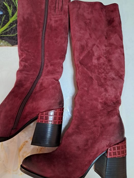 Продам новые красивые сапоги