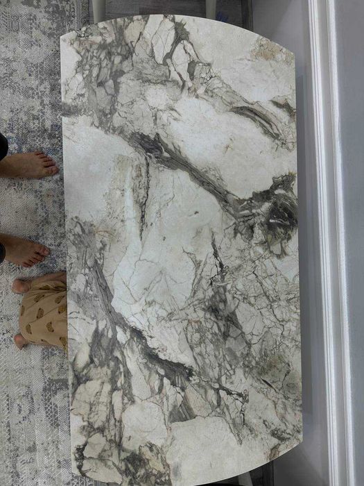 Продаю стильный дизайнерский стол