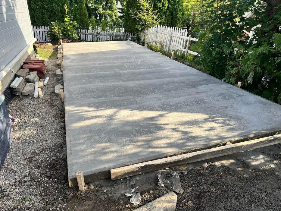 Constructi case la rosu cabane pavaje acoperise etc