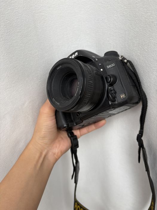 nikon D600. требует ремонта на 50тыс