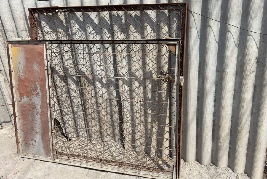 Решетка металлическая от ворот б/у