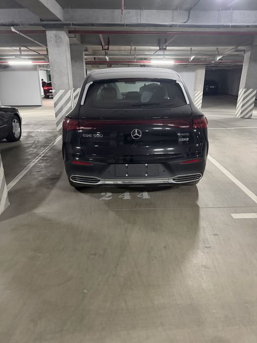 Mersedes benz SUV Eqe500
