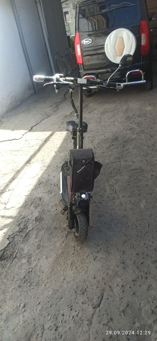 Электросамокат HUGO