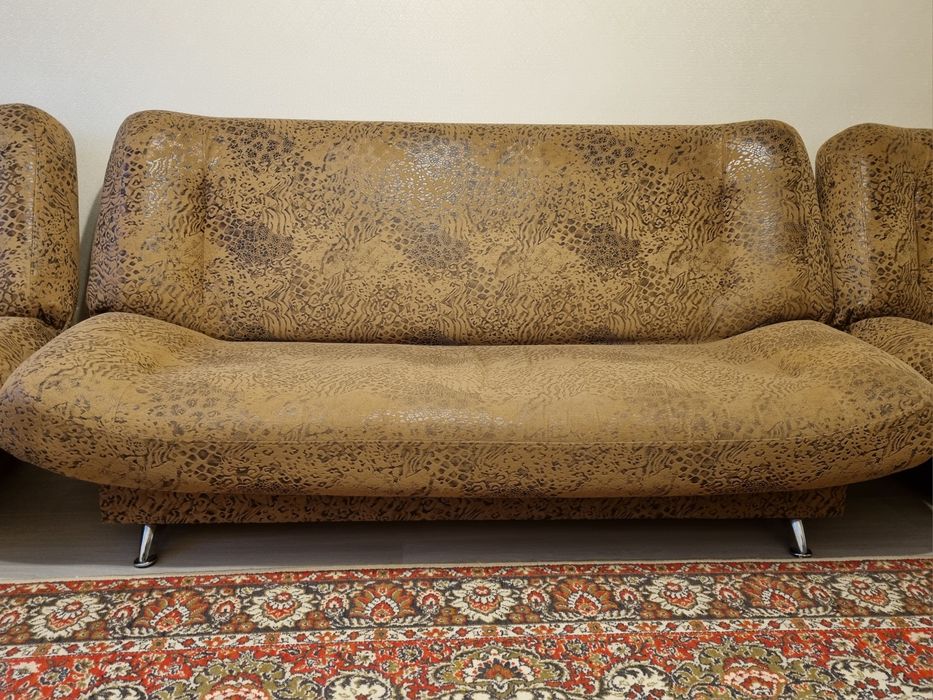 Диван и 2 кресла (3+1+1)